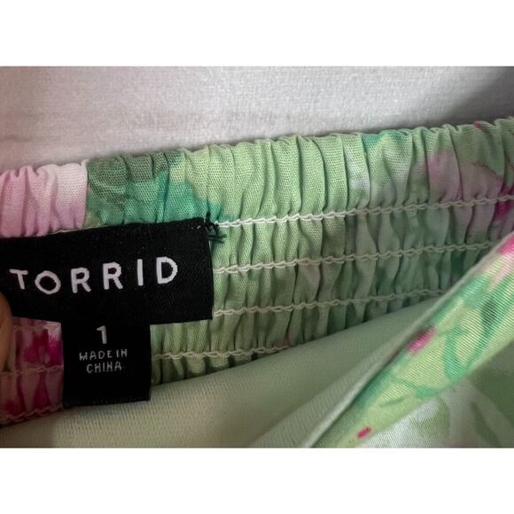 Torrid Floral Dress Pockets Size 1 (14/16) Green With Pink Flowers Midi - Picture 5 of 6